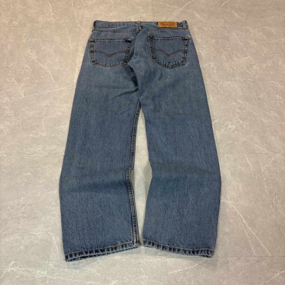 Levis 505 Regular Fit Straight Leg Jeans Mens 31x30 Medium Wash Blue Denim 3898